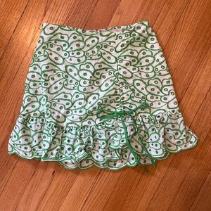 Green and white patterned mini skirt